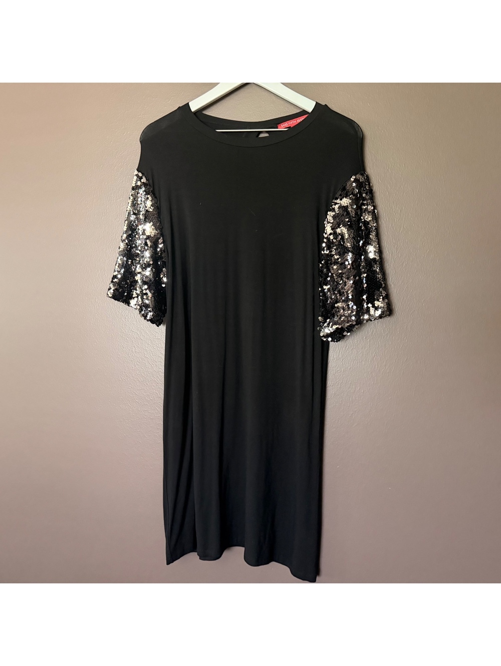Saks Fifth Avenue black shift dress w silver / black sequined sleeves Size Large